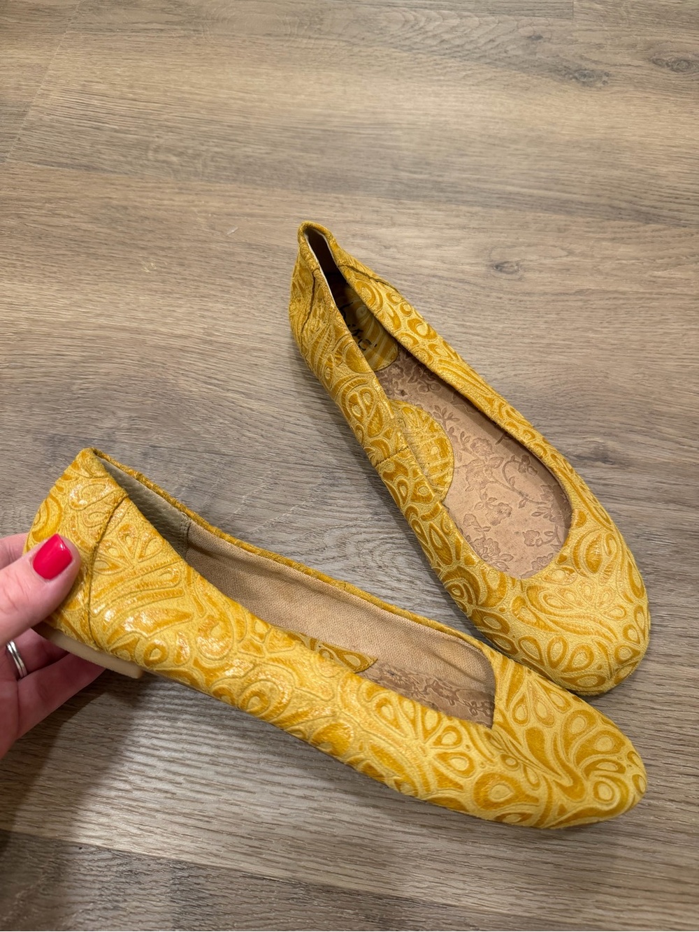 b.o.c. Born Yellow Paisley Embossed Ballet Flats Size 7 EU 38